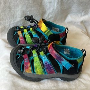 Toddler size 9 keen rainbow water shoes